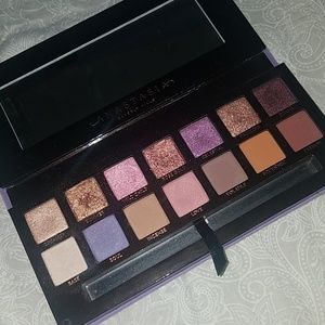 Anastasia Norvina eyeshadow palette